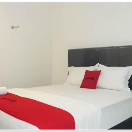 Hotel Reddoorz @ Paus Raya Palangkaraya Exterior foto