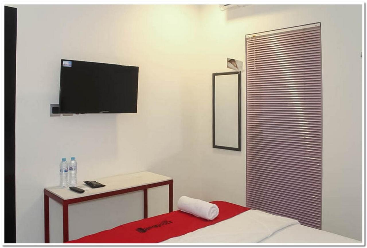 Hotel Reddoorz @ Paus Raya Palangkaraya Exterior foto